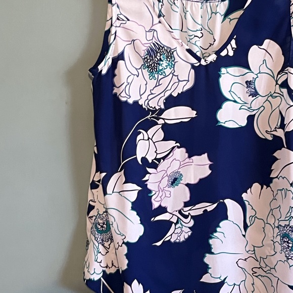 SELLING APT. 9 TOP FOR WOMEN SIZE SMALL COLOR FLORAL BLUE/WHITE💙🤍SPRING SEASON - Picture 13 of 15